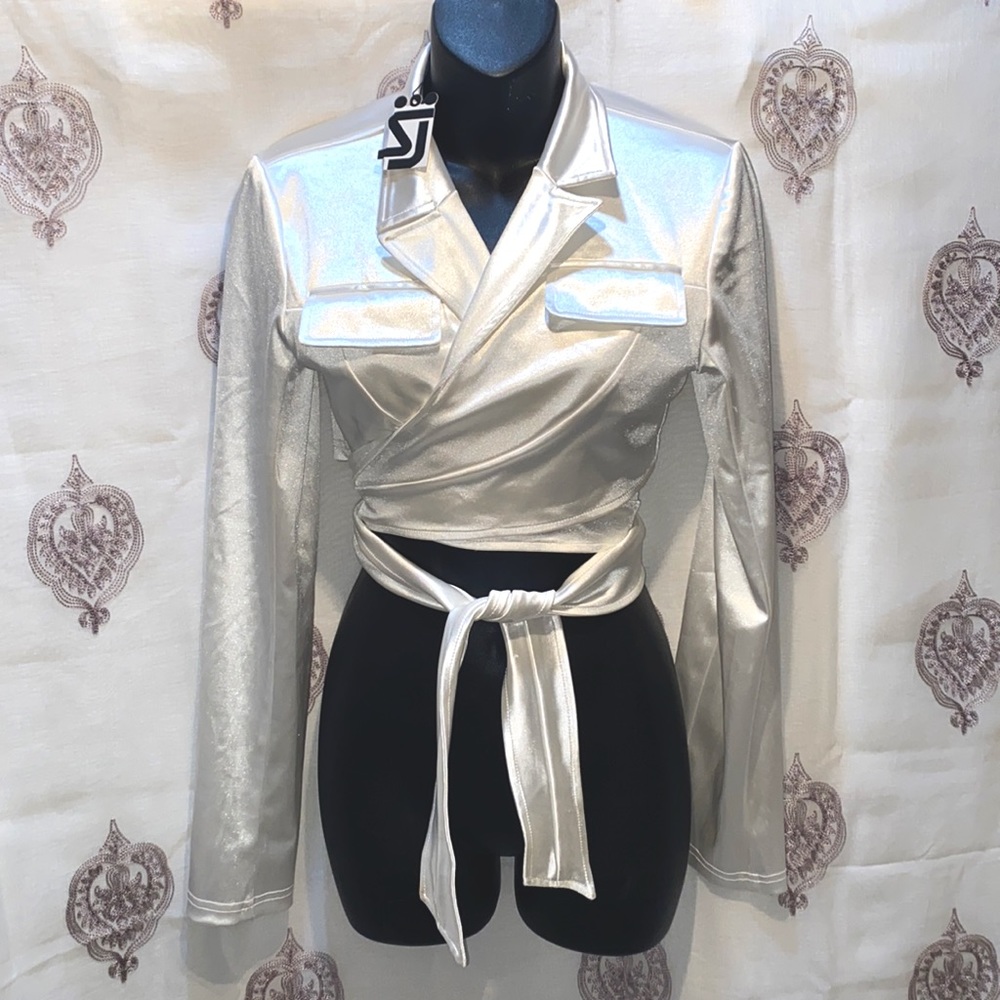 NWT SHANE JUSTIN POLYESTER/SPANDEX WHITE CROP WRAP TOP SZ S